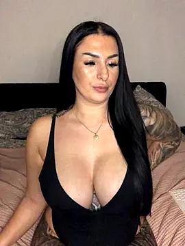 Snapshot of Mia-Bremer chatting on November 30, 2025, 12:22 am Mia-Bremer online show from November 30, 2025, 12:22 am