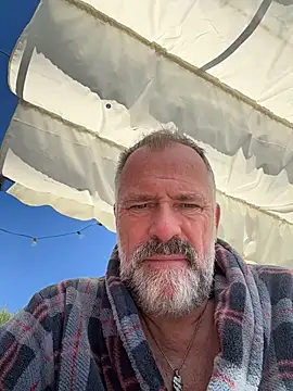 Snapshot of DaddybearVLC chatting on March 12, 2026, 11:03 am DaddybearVLC online show from March 12, 2026, 11:03 am