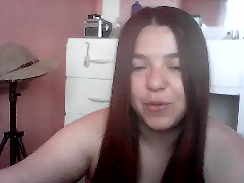 Oxitocina2000 online show from November 18, 2025, 8:01 pm