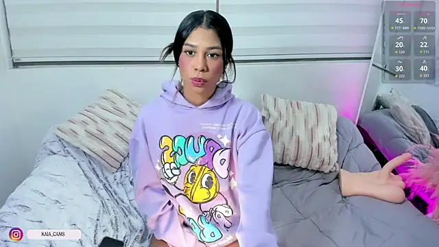 Snapshot of kaia_cam chatting on December 2, 2025, 10:33 pm kaia cam online show from December 2, 2025, 10:33 pm