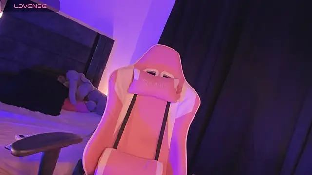 Snapshot of Zamblissett chatting on December 9, 2024, 6:01 am Zamblissett online show from December 9, 2024, 6:01 am