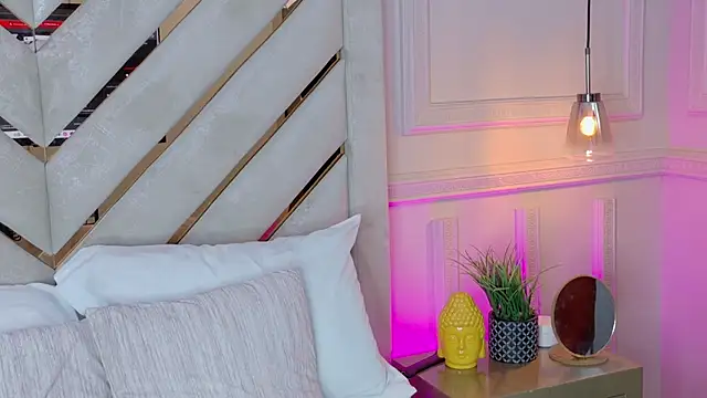 Noa Adams online show from March 22, 2026, 4:27 am