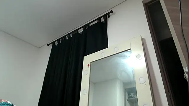 Snapshot of dolcemacca chatting on December 3, 2024, 3:59 am dolcemacca online show from December 3, 2024, 3:59 am