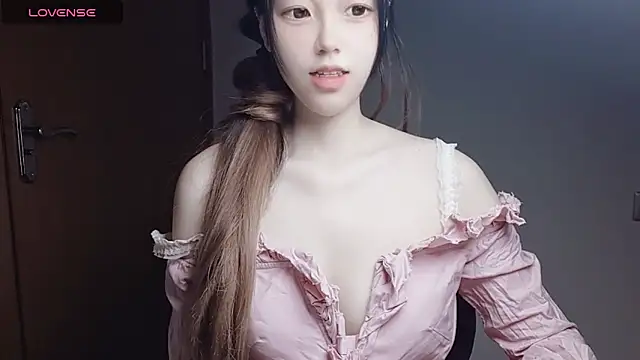 Snapshot of VaerySaenz chatting on November 23, 2025, 12:26 pm VaerySaenz online show from November 23, 2025, 12:26 pm