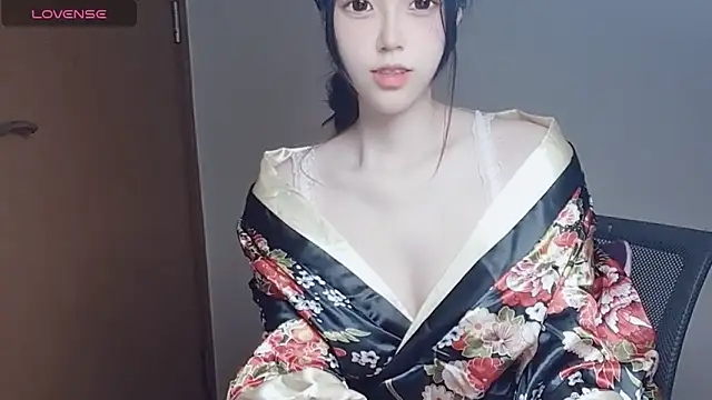 Snapshot of VaerySaenz chatting on November 24, 2025, 3:39 am VaerySaenz online show from November 24, 2025, 3:39 am