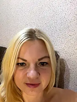 Snapshot of Julia_beauty chatting on November 11, 2025, 9:31 pm Julia beauty online show from November 11, 2025, 9:31 pm