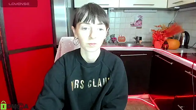 TayanaJons online show from December 1, 2025, 7:53 am