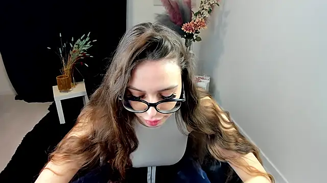 18perfecttits online show from February 17, 2026, 12:35 pm