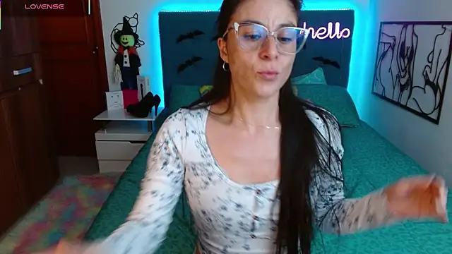 Snapshot of antonella_sweet33 chatting on October 24, 2025, 10:20 pm antonella sweet33 online show from October 24, 2025, 10:20 pm