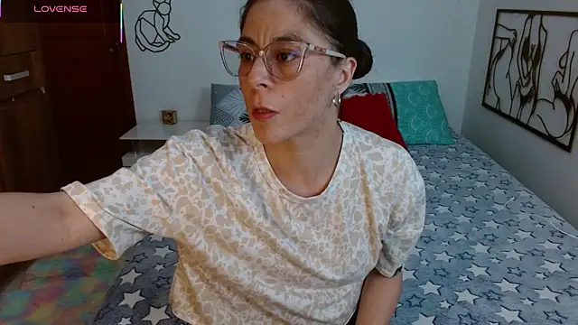 Snapshot of antonella_sweet33 chatting on November 21, 2025, 9:36 pm antonella sweet33 online show from November 21, 2025, 9:36 pm