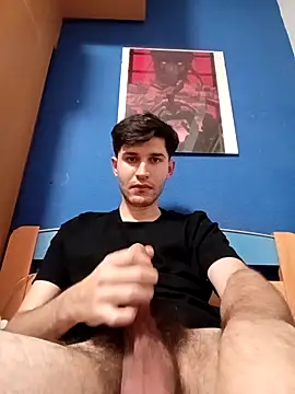 Snapshot of Esti02 chatting on November 25, 2025, 5:35 pm Esti02 online show from November 25, 2025, 5:35 pm