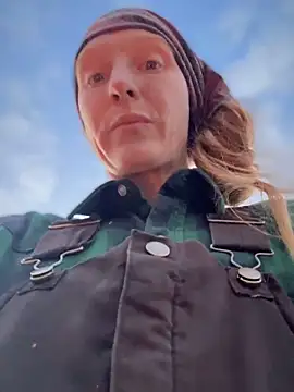 GoldenFlameGoddess online show from November 18, 2025, 12:48 am