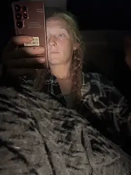 GoldenFlameGoddess online show from April 14, 2026, 3:33 am