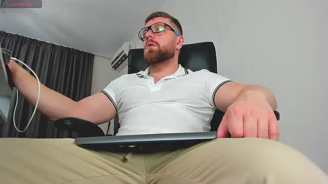 Findom guy online show from February 11, 2026, 12:38 pm