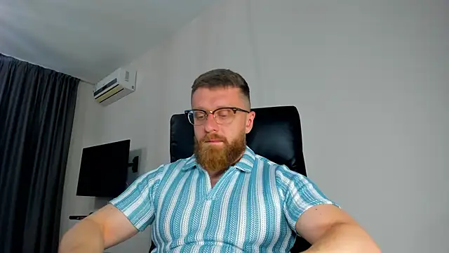 Snapshot of Findom_guy chatting on April 29, 2026, 5:17 pm Findom guy online show from April 29, 2026, 5:17 pm