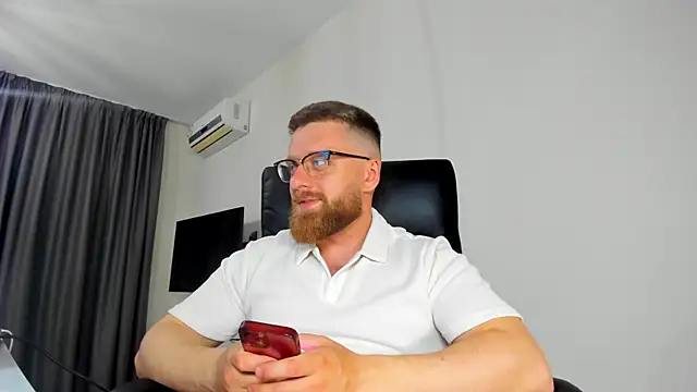 Snapshot of Findom_guy chatting on April 25, 2026, 6:27 pm Findom guy online show from April 25, 2026, 6:27 pm