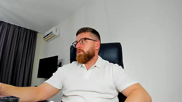 Snapshot of Findom_guy chatting on May 4, 2026, 5:16 pm Findom guy online show from May 4, 2026, 5:16 pm