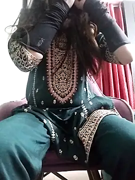 Snapshot of Noor_Darliing chatting on April 19, 2026, 3:24 pm Noor Darliing online show from April 19, 2026, 3:24 pm