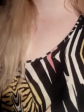 Snapshot of D_Marinna chatting on December 13, 2025, 8:04 pm D Marinna online show from December 13, 2025, 8:04 pm