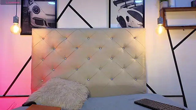 violetasimonz online show from May 14, 2026, 9:45 pm