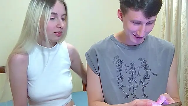 MiaAndWilliam online show from September 29, 2025, 5:51 pm