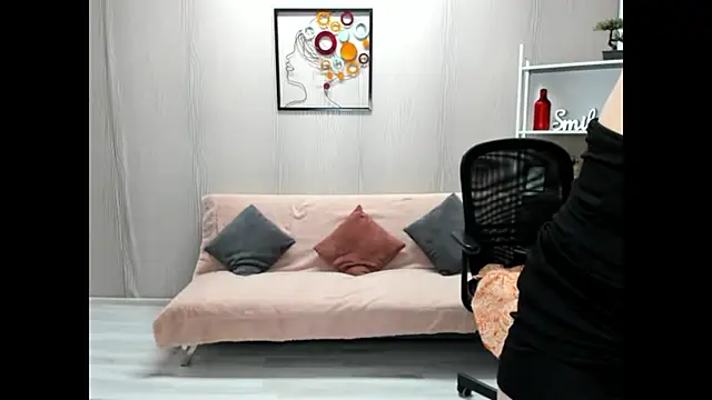 Cassandra Hotty online show from December 2, 2025, 4:25 am