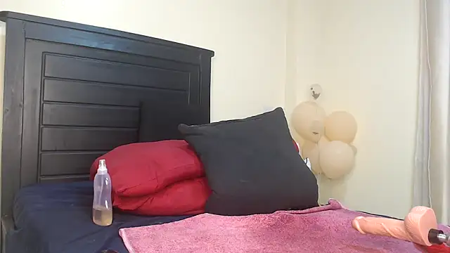 Snapshot of NIKKIE_LOVE chatting on March 2, 2025, 4:07 am NIKKIE LOVE online show from March 2, 2025, 4:07 am