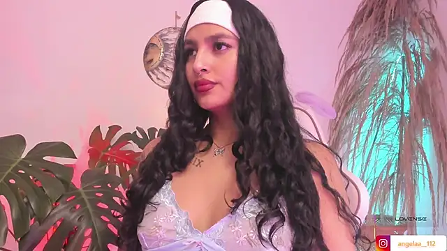 Snapshot of Anngel_1 chatting on December 16, 2025, 4:11 pm Anngel 1 online show from December 16, 2025, 4:11 pm