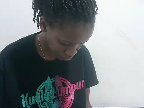 Snapshot of prettybeee chatting on December 4, 2025, 9:47 pm prettybeee online show from December 4, 2025, 9:47 pm