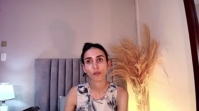 Nina Cavaali online show from October 18, 2025, 5:59 pm