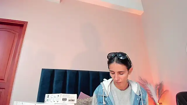 Nina Cavaali online show from October 21, 2025, 6:18 pm