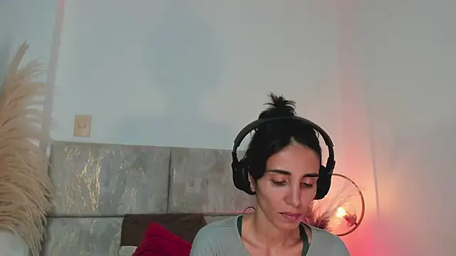 Nina Cavaali online show from October 2, 2025, 6:22 pm