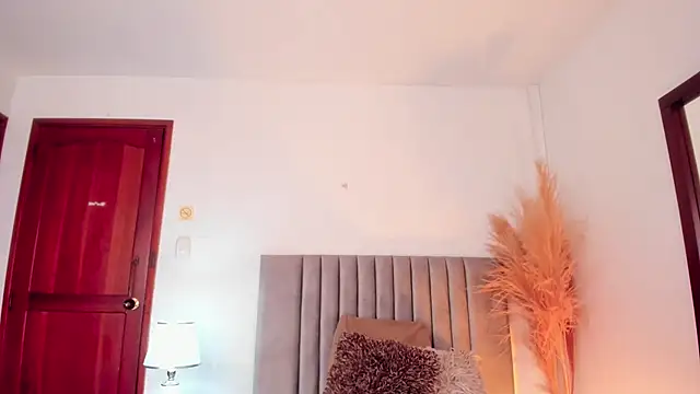 Nina Cavaali online show from March 18, 2025, 6:17 pm