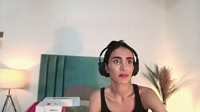 Nina Cavaali online show from September 23, 2025, 6:26 pm