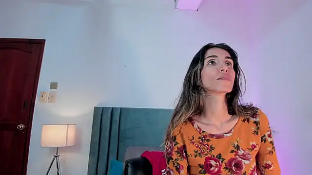 Nina Cavaali online show from March 17, 2025, 6:11 pm