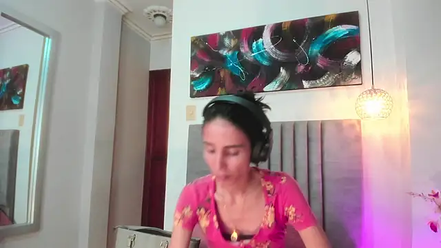 Nina Cavaali online show from October 5, 2025, 2:30 pm