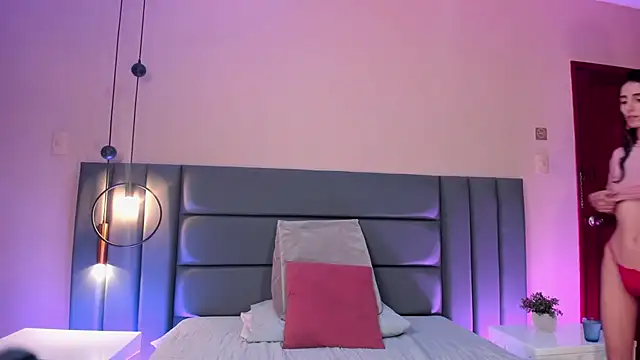 Nina Cavaali online show from March 13, 2025, 6:12 pm