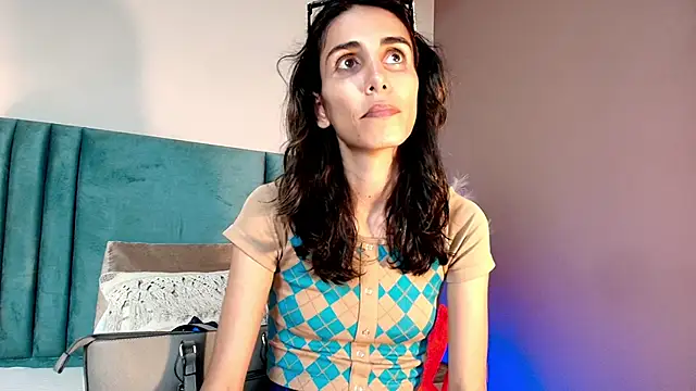 Nina Cavaali online show from October 28, 2025, 6:07 pm