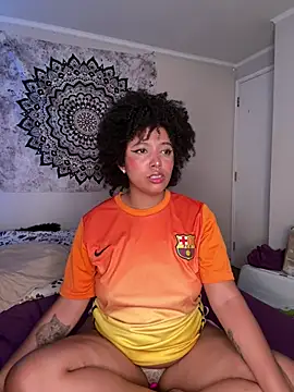 Snapshot of michell_bling1 chatting on January 13, 2025, 4:28 am michell bling1 online show from January 13, 2025, 4:28 am