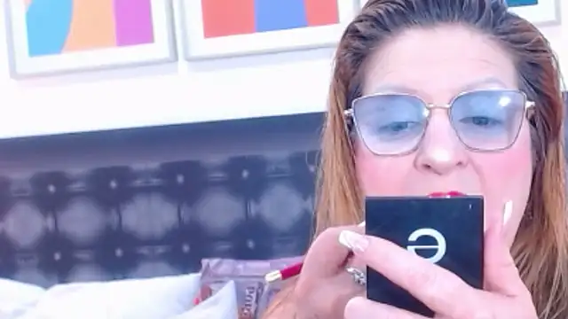 sandra 20 online show from November 12, 2025, 10:52 am