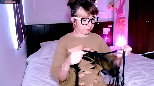 Snapshot of Cosmo_Riri chatting on September 28, 2025, 6:31 am Cosmo Riri online show from September 28, 2025, 6:31 am