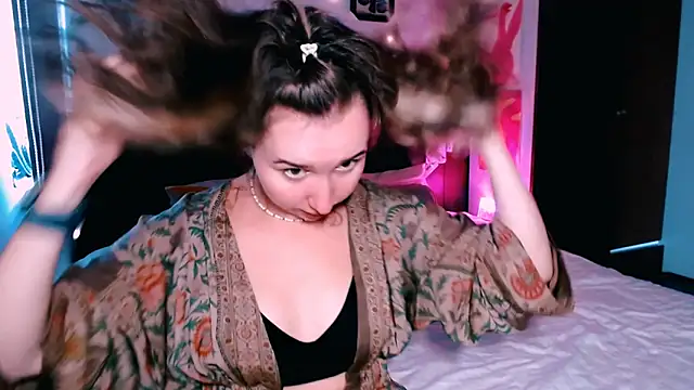 Snapshot of Cosmo_Riri chatting on November 8, 2025, 5:11 am Cosmo Riri online show from November 8, 2025, 5:11 am