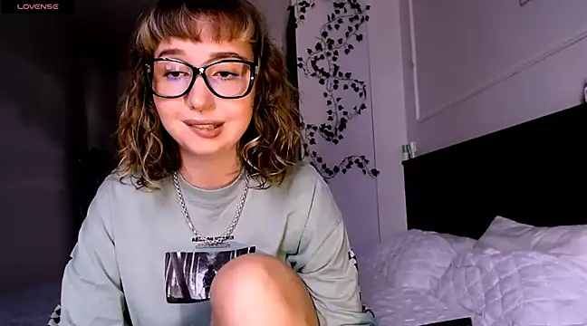 Snapshot of Cosmo_Riri chatting on December 22, 2024, 7:00 am Cosmo Riri online show from December 22, 2024, 7:00 am