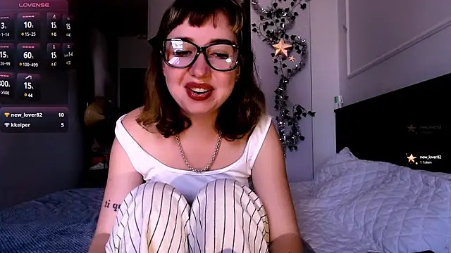 Snapshot of Cosmo_Riri chatting on January 8, 2025, 5:27 am Cosmo Riri online show from January 8, 2025, 5:27 am