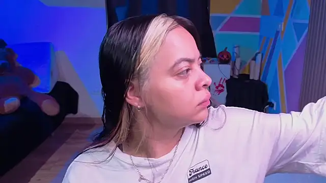 Snapshot of Cuttiealice chatting on November 1, 2025, 12:43 pm Cuttiealice online show from November 1, 2025, 12:43 pm