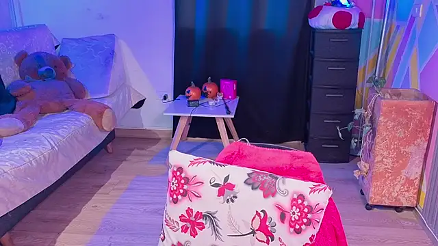 Snapshot of Cuttiealice chatting on November 3, 2025, 11:47 am Cuttiealice online show from November 3, 2025, 11:47 am