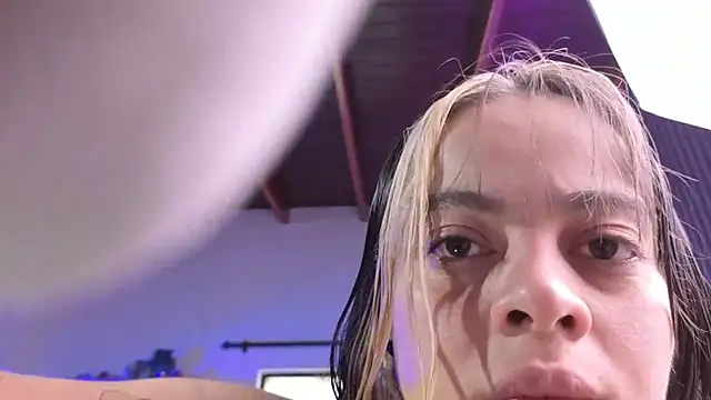 Snapshot of Cuttiealice chatting on November 25, 2025, 12:38 pm Cuttiealice online show from November 25, 2025, 12:38 pm