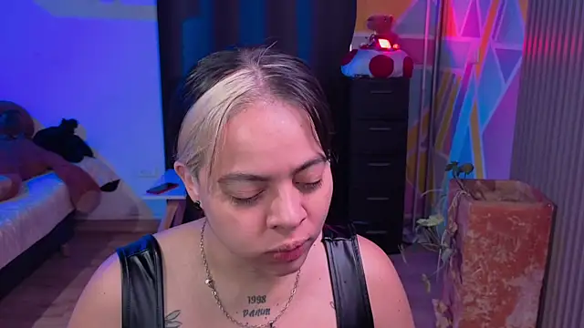 Snapshot of Cuttiealice chatting on November 6, 2025, 12:42 pm Cuttiealice online show from November 6, 2025, 12:42 pm