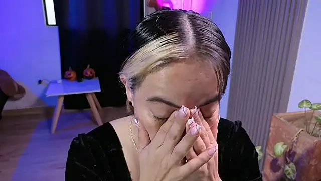 Snapshot of Cuttiealice chatting on November 29, 2025, 11:32 am Cuttiealice online show from November 29, 2025, 11:32 am