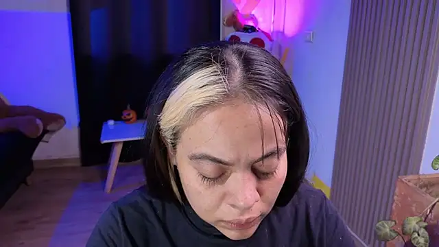 Snapshot of Cuttiealice chatting on November 30, 2025, 11:33 am Cuttiealice online show from November 30, 2025, 11:33 am